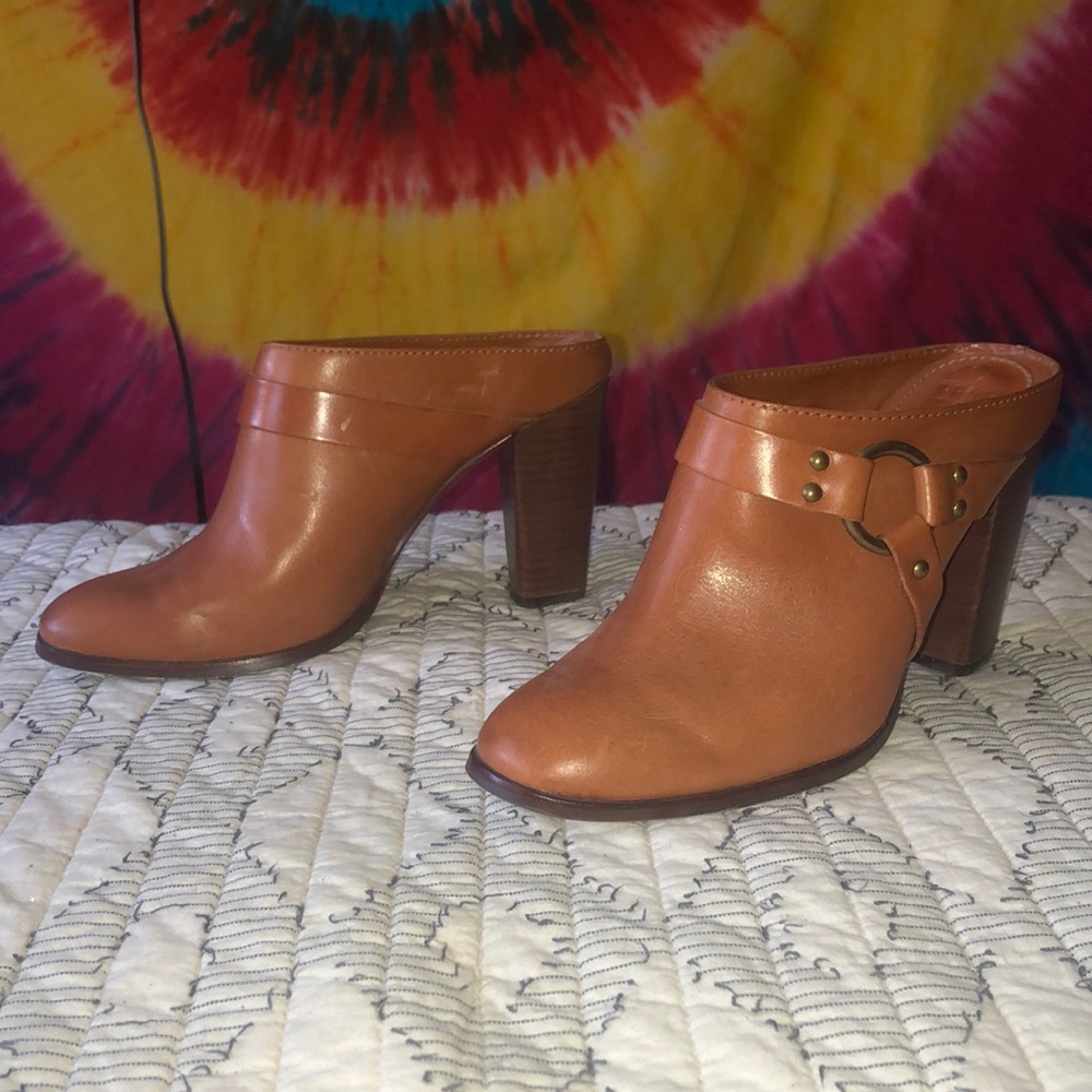 Fyre Clogs - Picture 2 of 10